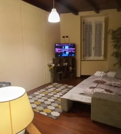 Daisy In Centro A Apartment Como