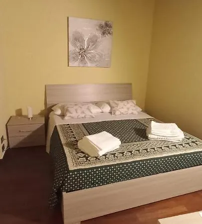 Daisy In Centro A * Como